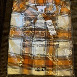 Gap men’s shirt. Button down. Untucked. Size XL. 100% cotton